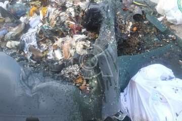 El vandalismo calcina un contenedor en Las Huesas (Telde)/TA.